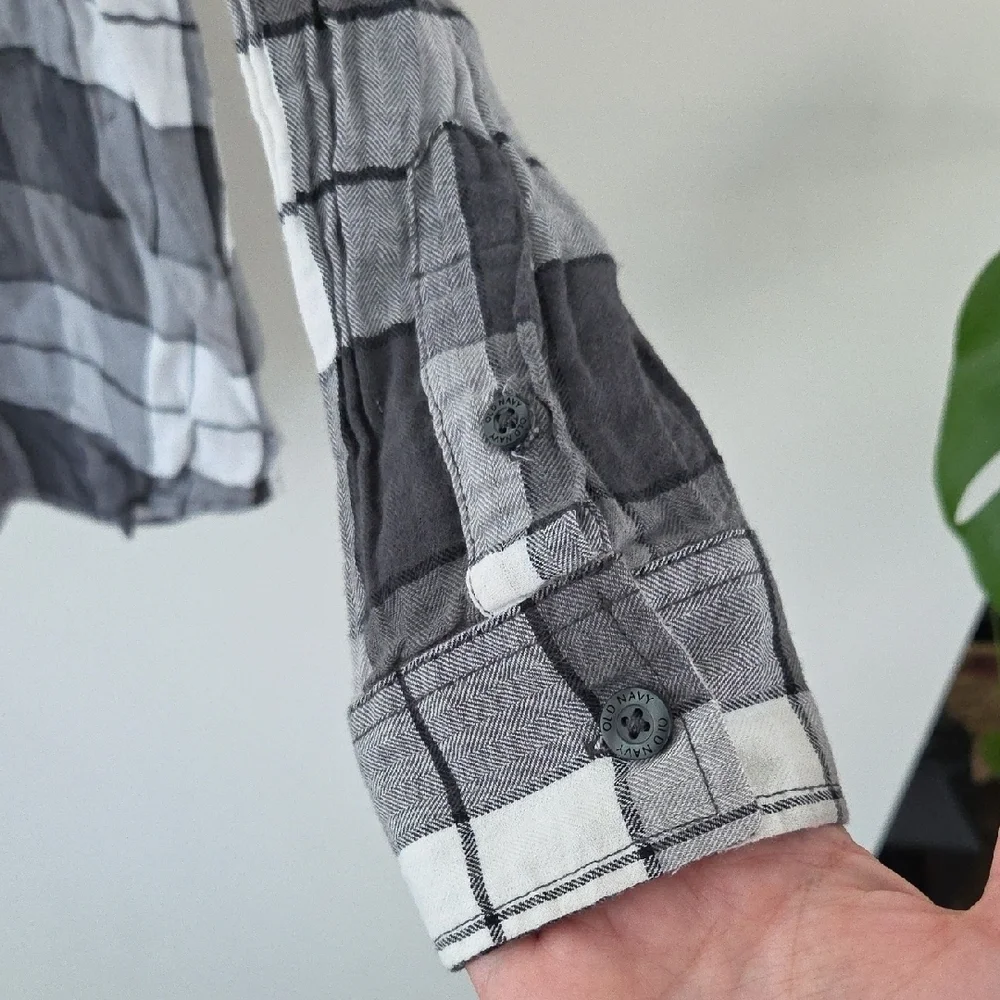 Old Navy Kids Causal Black and White Plaid Button Down Shirt